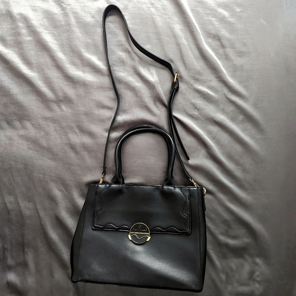 Black and gold handbag / shoulderbag